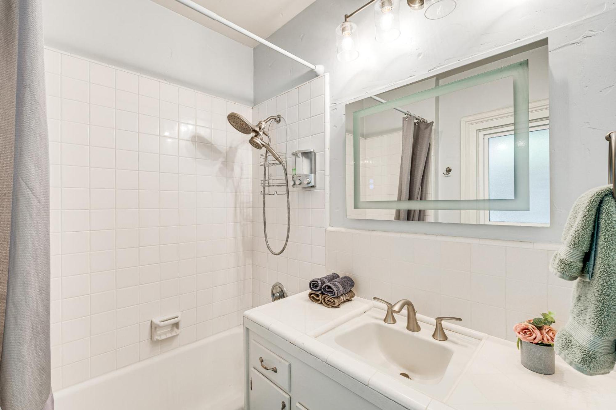 Bright Woodland Apartment Walk To Main Street Extérieur photo